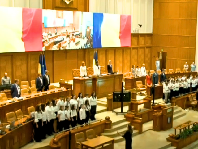 O singură voce, două lumi: Limba Semnelor și Imnul Național, unite în plenul Camerei Deputaților