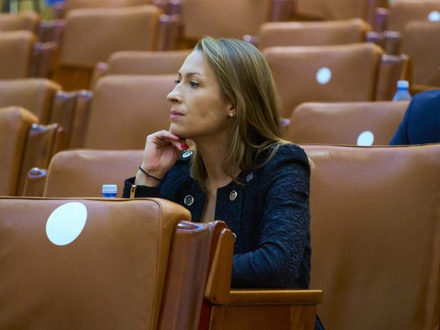 Ședința Comisiei pentru egalitatea de șanse pentru femei și bărbați: au fost votate în unanimitate două proiecte de lege importante din cele opt aflate pe ordinea de zi