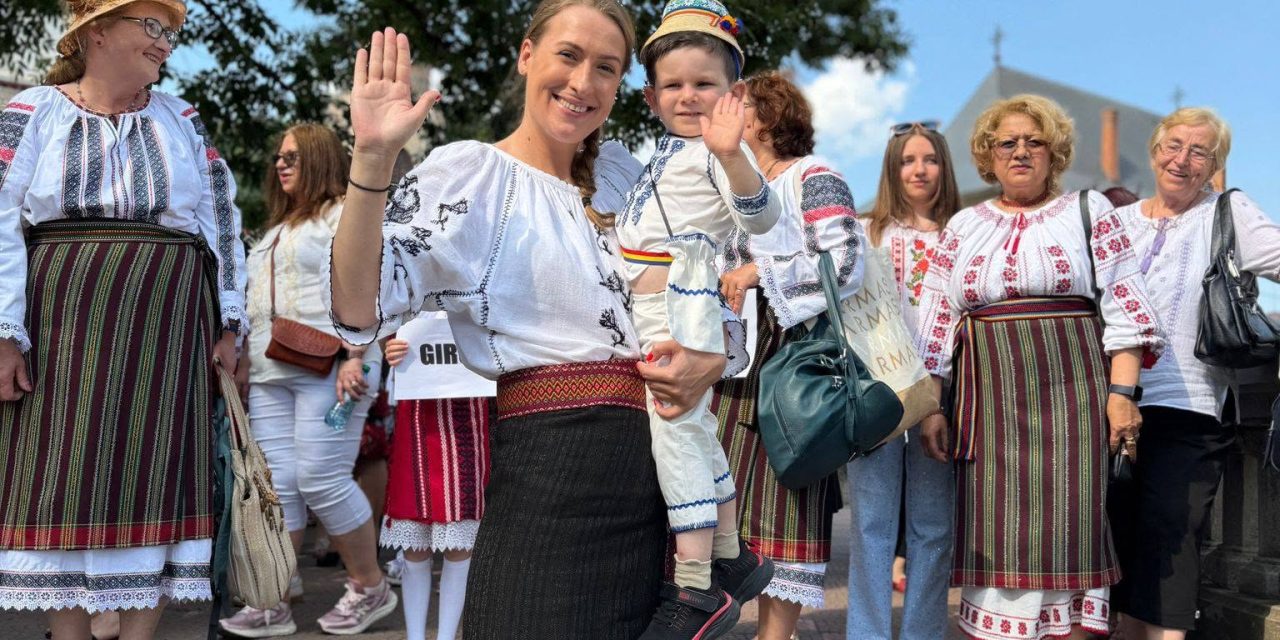 La mulți ani, Drapelului Național! La mulți ani tuturor celor care poartă România în suflet!
