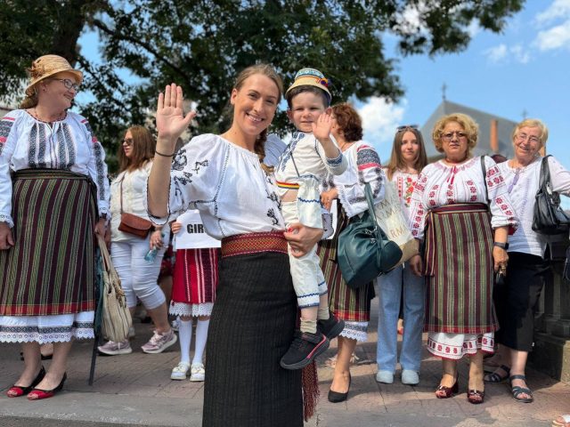 La mulți ani, Drapelului Național! La mulți ani tuturor celor care poartă România în suflet!